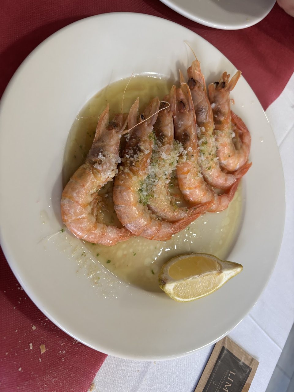 Gambas al ajillo con limón, cocinadas en aceite de oliva